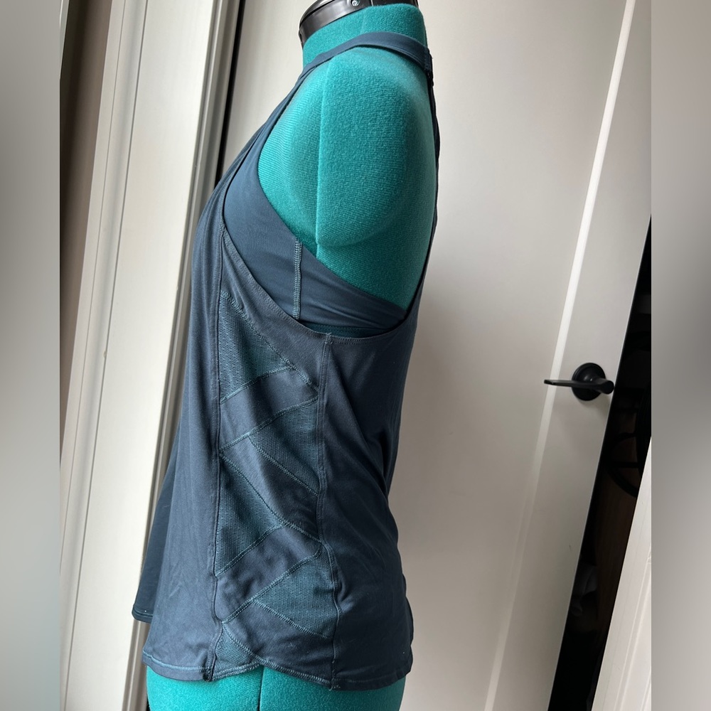 Athleta Active tank with built in sports bra size small navy